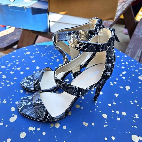 Kenneth Cole New York Brooke Cross Sandal Women's Size 9M - Picture 9 of 16